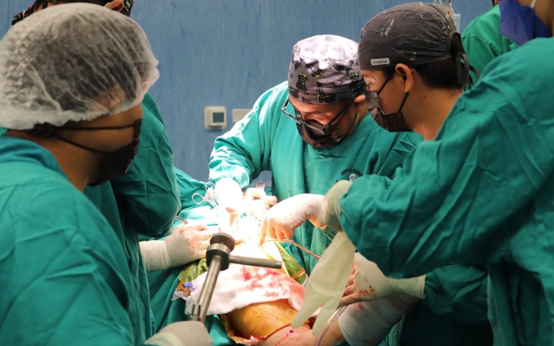 EQUIPO DE TRAUMATOLOGÍA COLOCÓ PRÓTESIS TOTAL DE CADERA A UNA PACIENTE DE 67 AÑOS DE EDAD